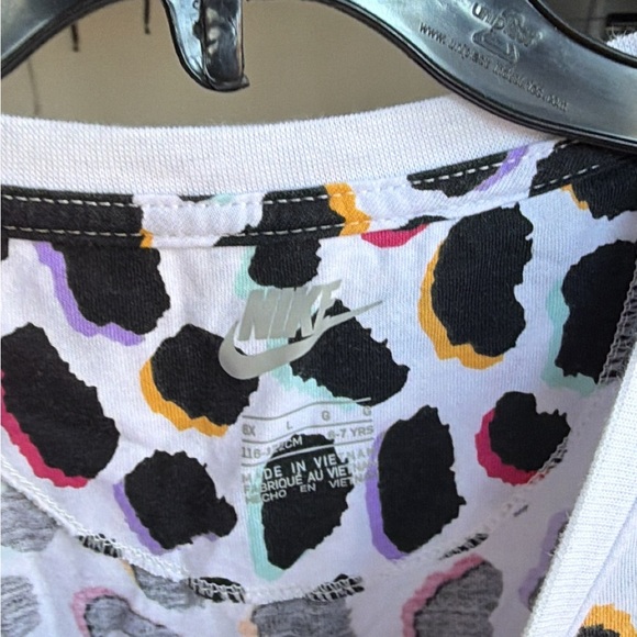 Nike 2pc animal print short set - Picture 3 of 3